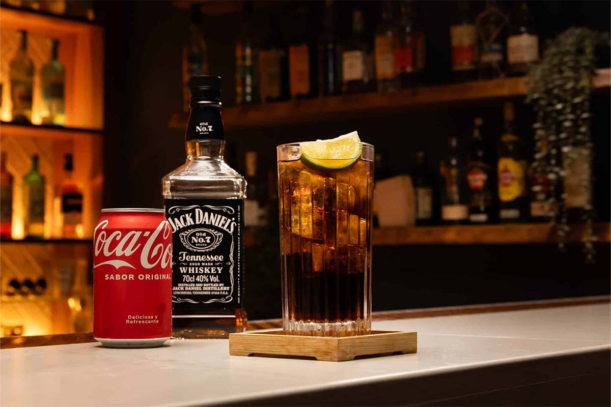 Cách pha Jack & Coke chuẩn vị