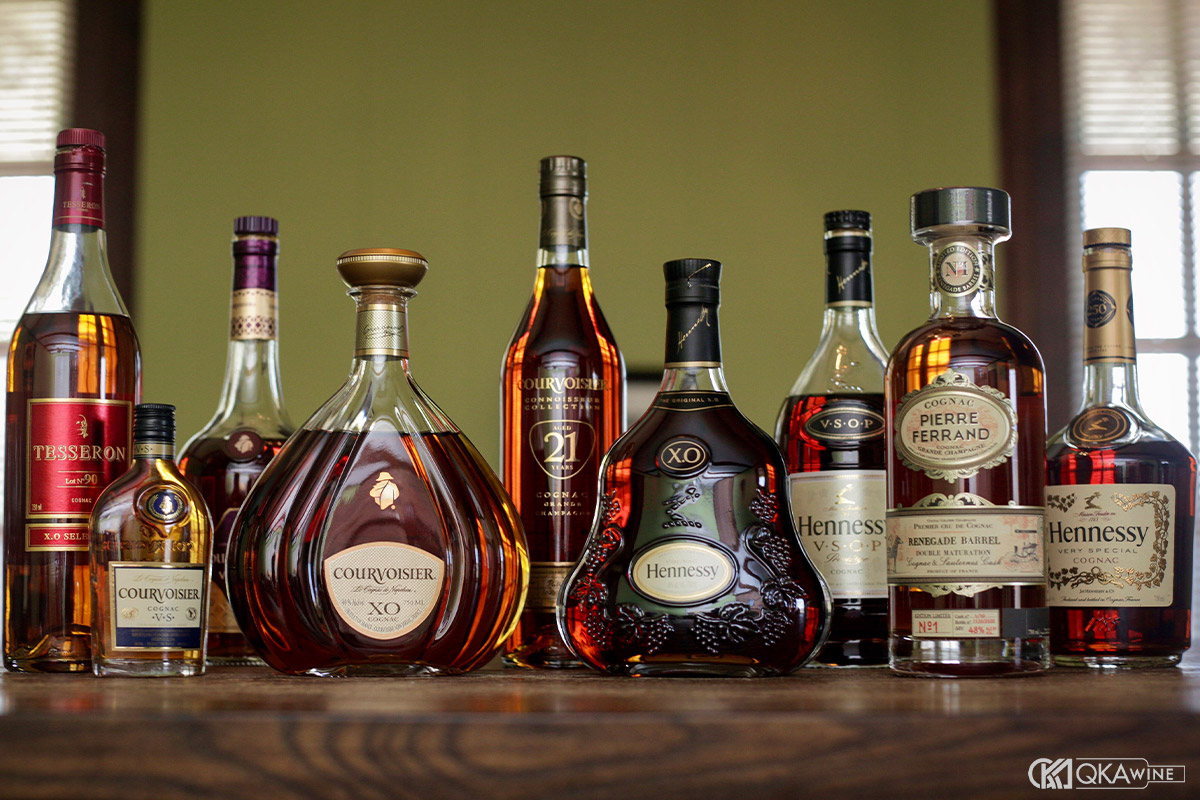 Cognac niên vụ và Cognac blend: Nên chọn loại nào?