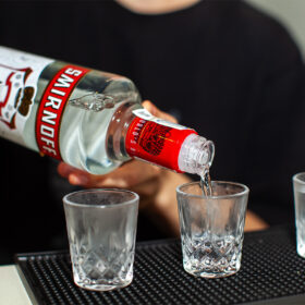 Lịch sử và văn hóa uống vodka tại Nga và Đông Âu qua nhiều thế kỷ