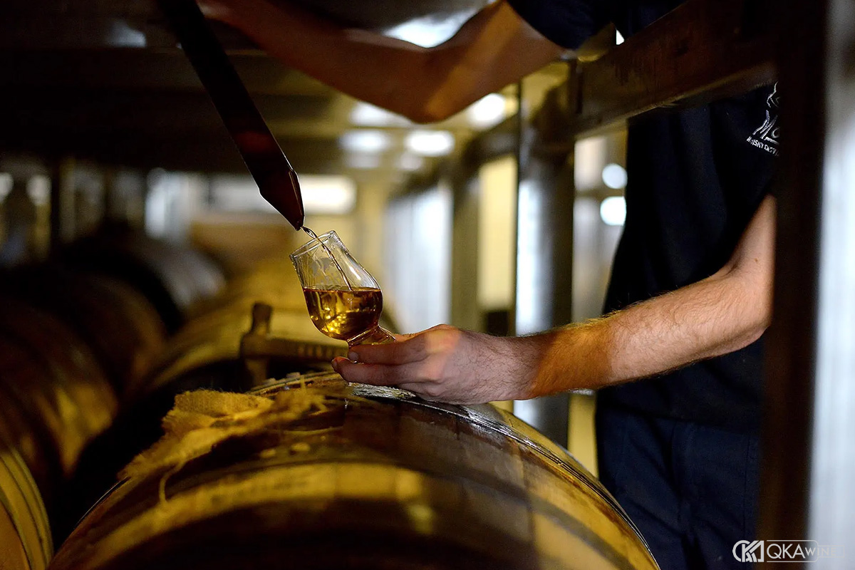 Nghệ thuật phối hợp thùng và thời gian ủ Cognac