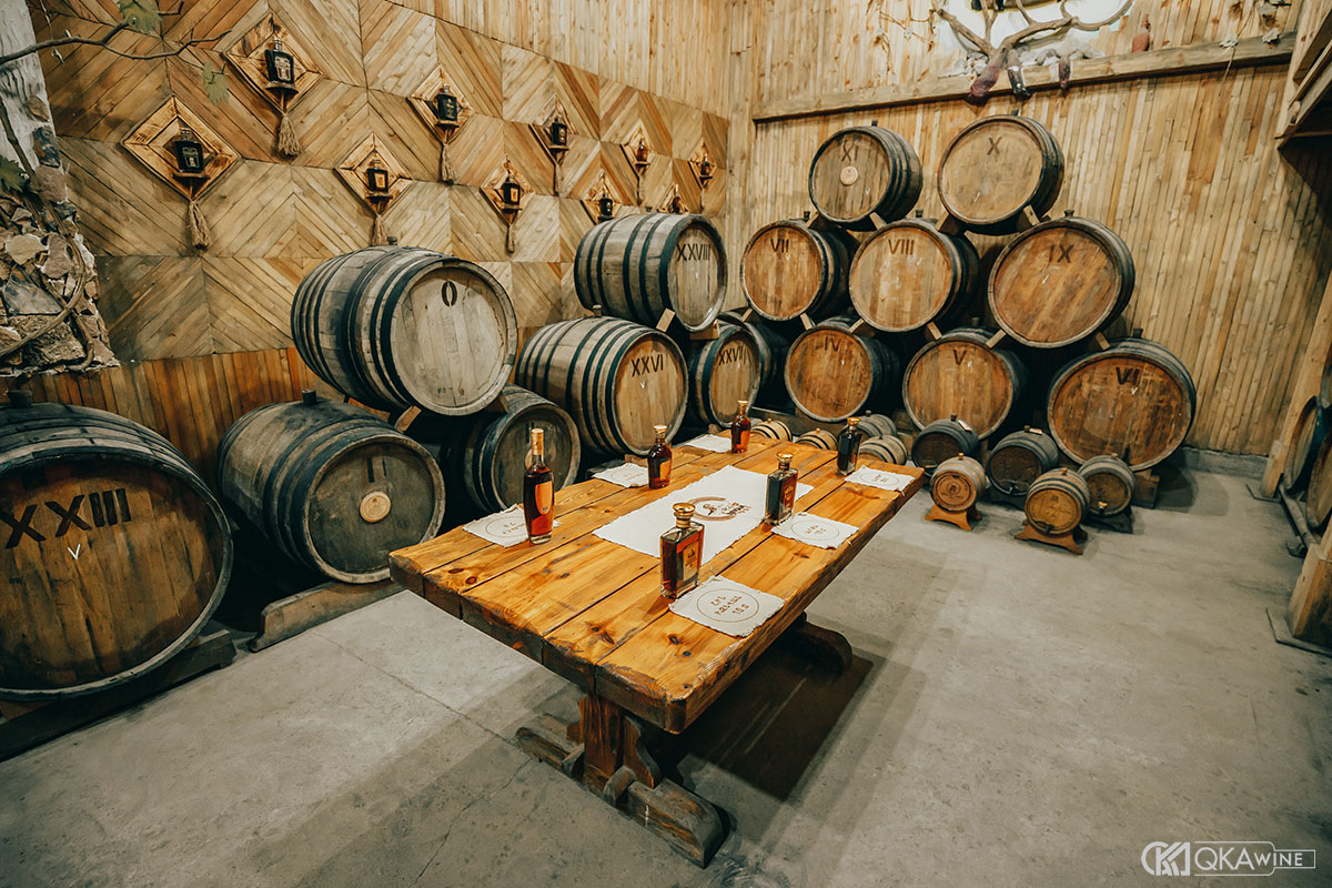 Quá trình ủ Cognac trong thùng gỗ sồi