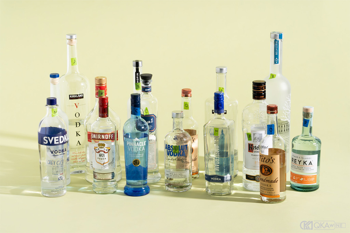 So sánh các loại vodka Absolut, Belvedere, Grey Goose và Beluga