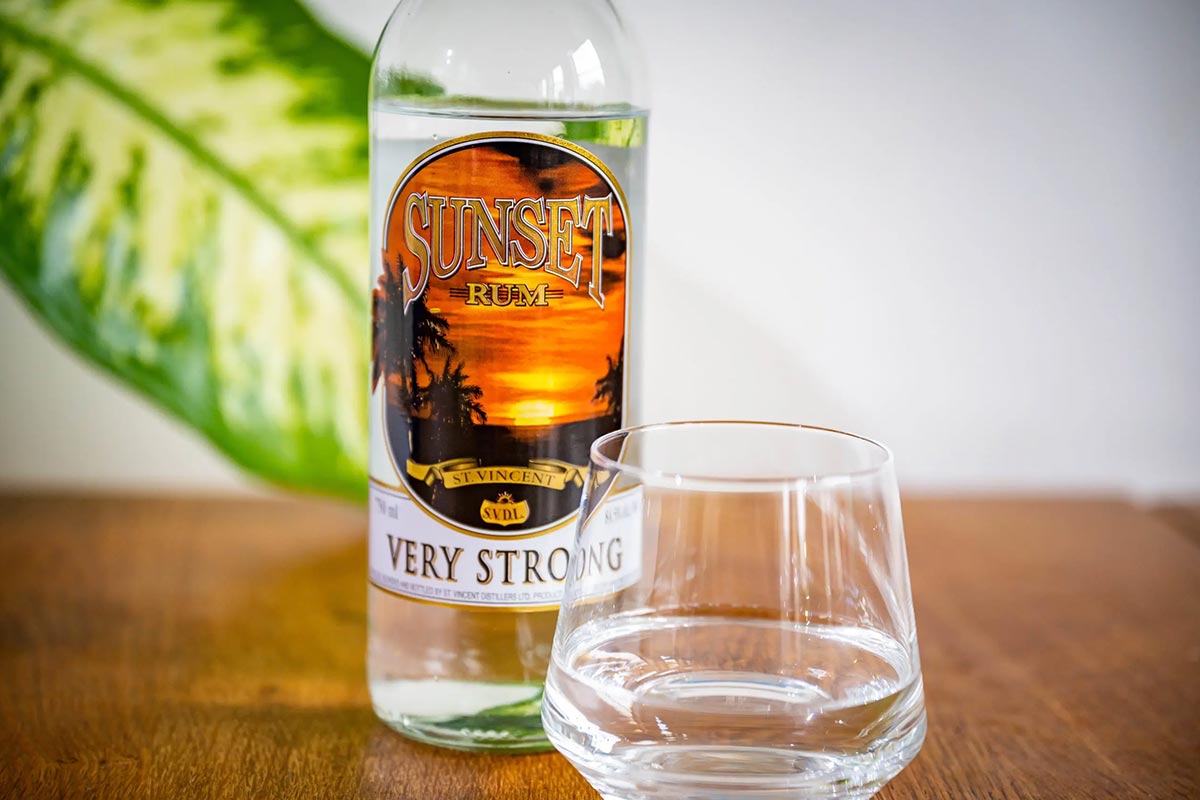 Sunset Very Strong Rum 84% ABV vùng Caribbean