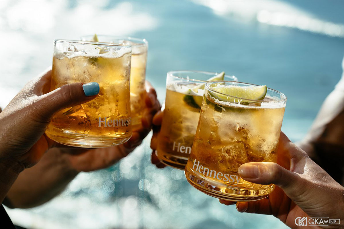 Thưởng thức và chia sẻ trải nghiệm cocktail Hennessy