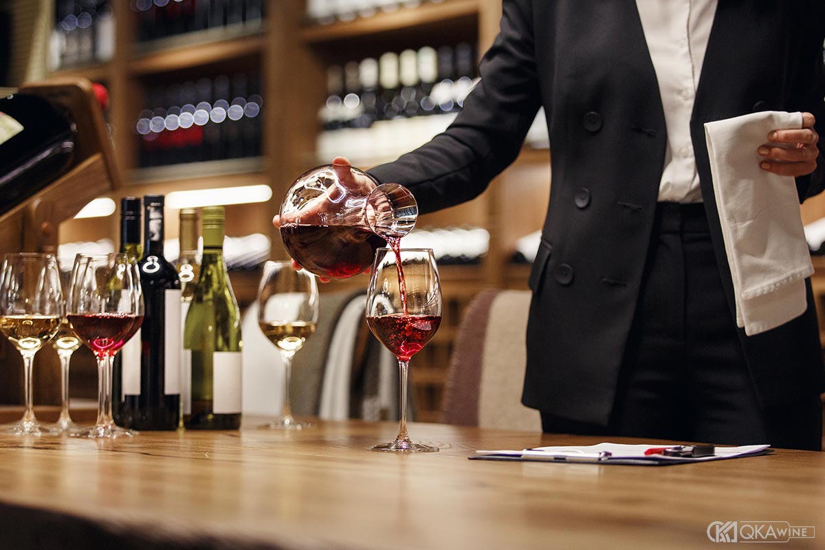Cách phục vụ rượu vang đỏ chuẩn sommelier