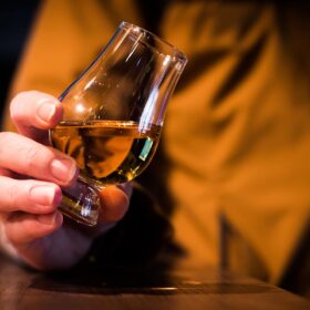 Cách thử rượu whisky