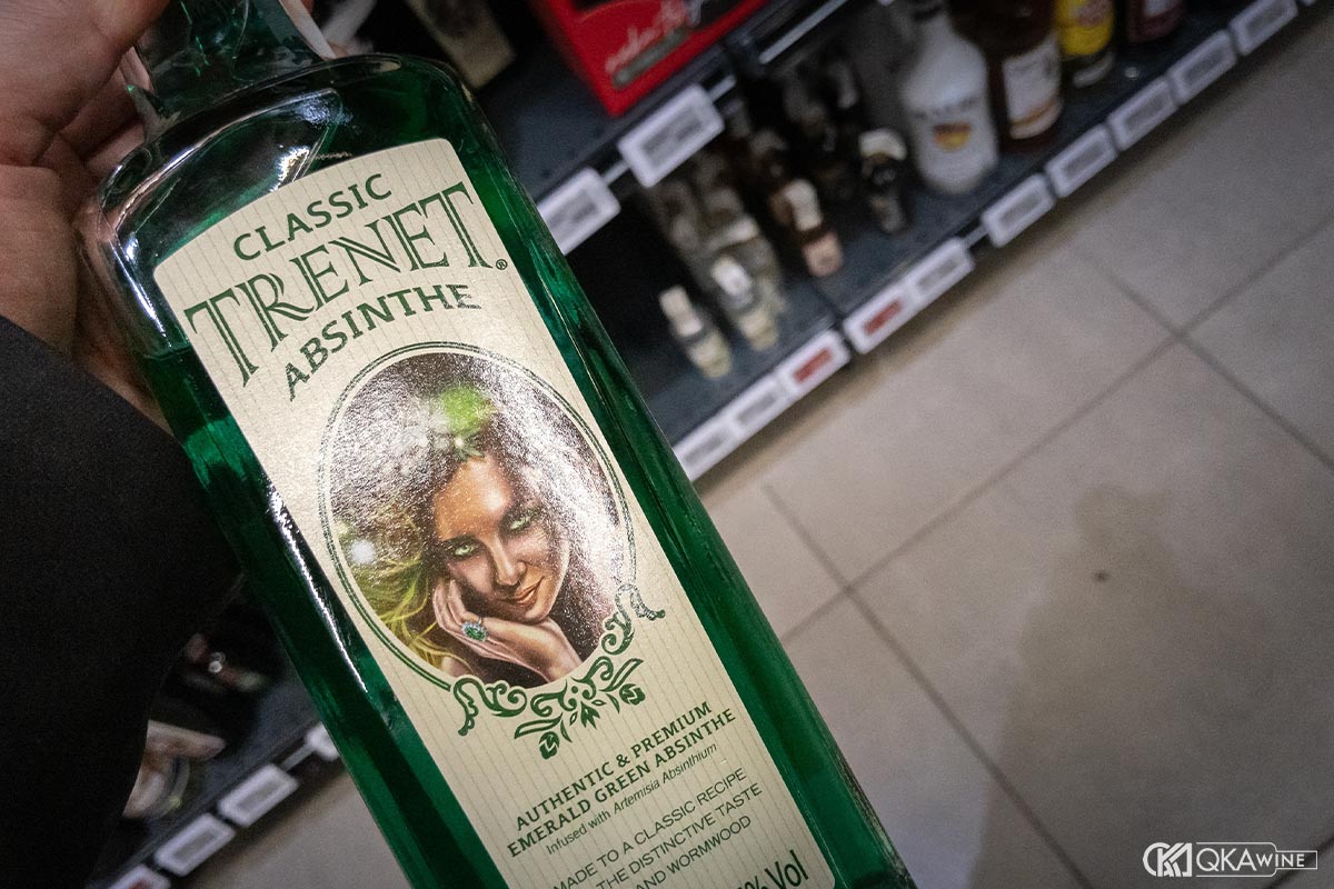 So sánh Absinthe với các loại rượu mạnh khác