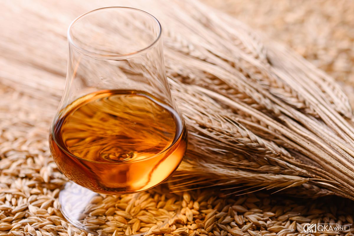So sánh Rum và Whisky về nguồn gốc và nguyên liệu sản xuất