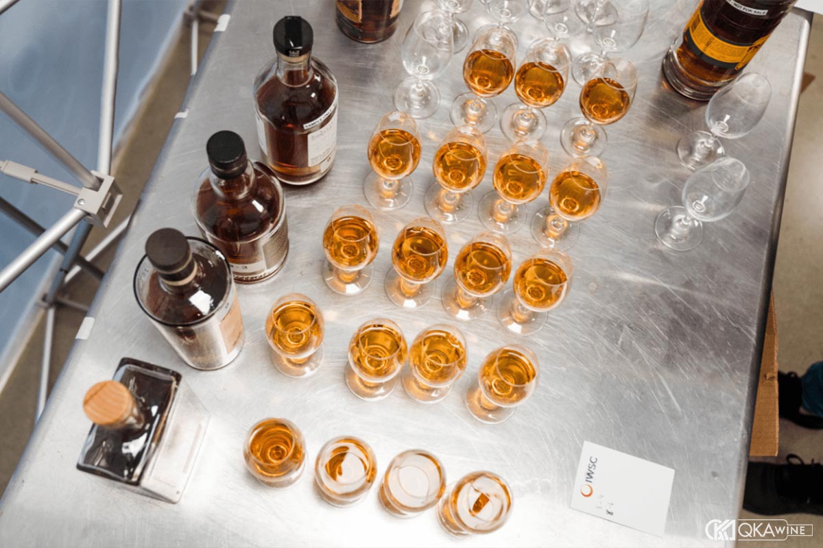 Acid hữu cơ và hợp chất phenolic trong Bourbon whiskey