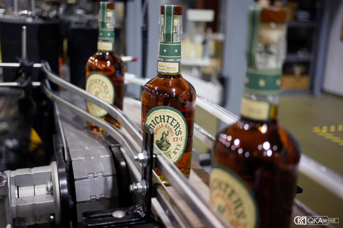 Hoàn thiện và đóng chai Bourbon whiskey