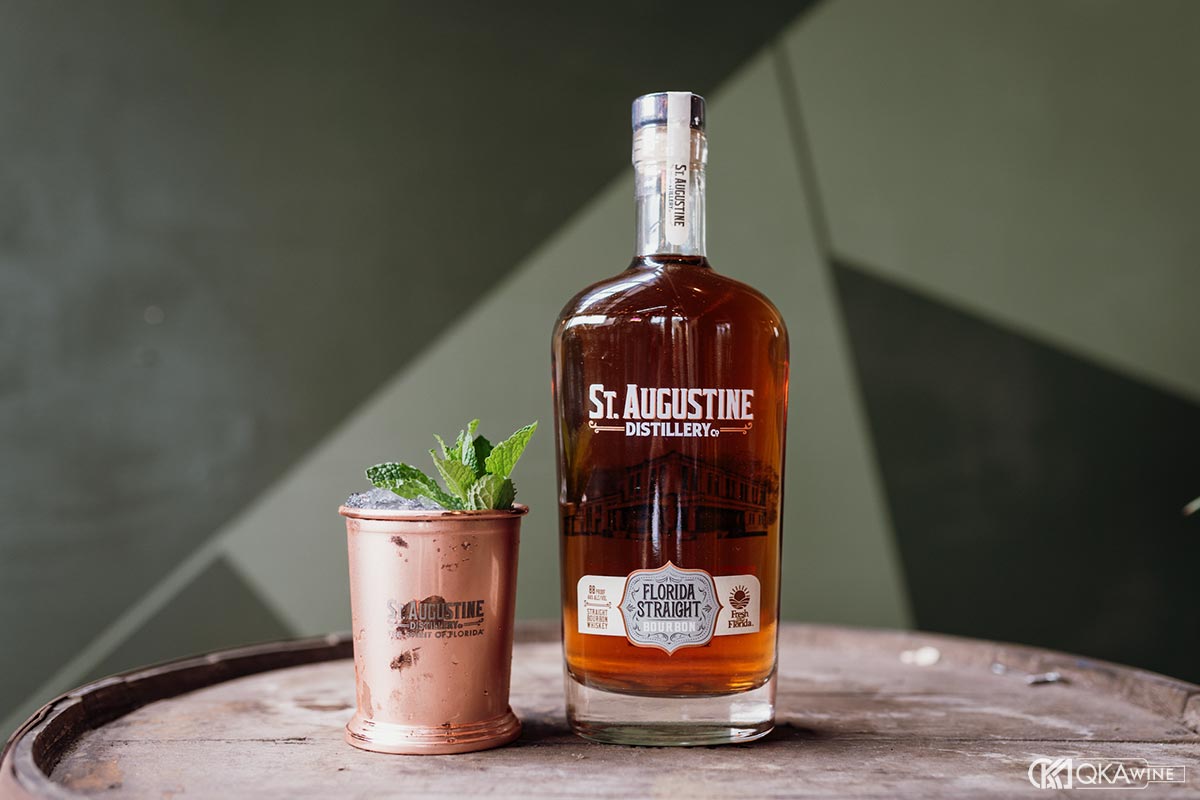 Mint Julep Bourbon whiskey cocktail