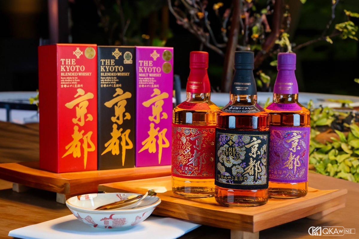Nghệ thuật phối trộn hương vị whisky từ Kyoto Distillery