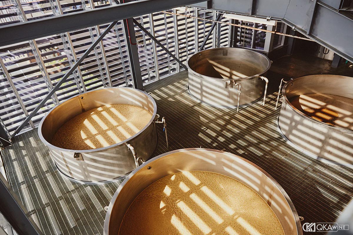 Nghiền và lên men tạo hương vị nền cho Bourbon Whiskey