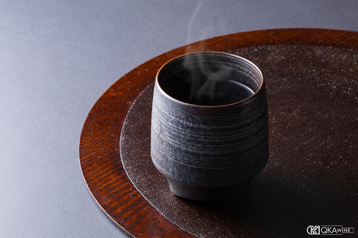 Oyuwari: Whisky pha nước nóng và cảm giác ấm áp mùa đông