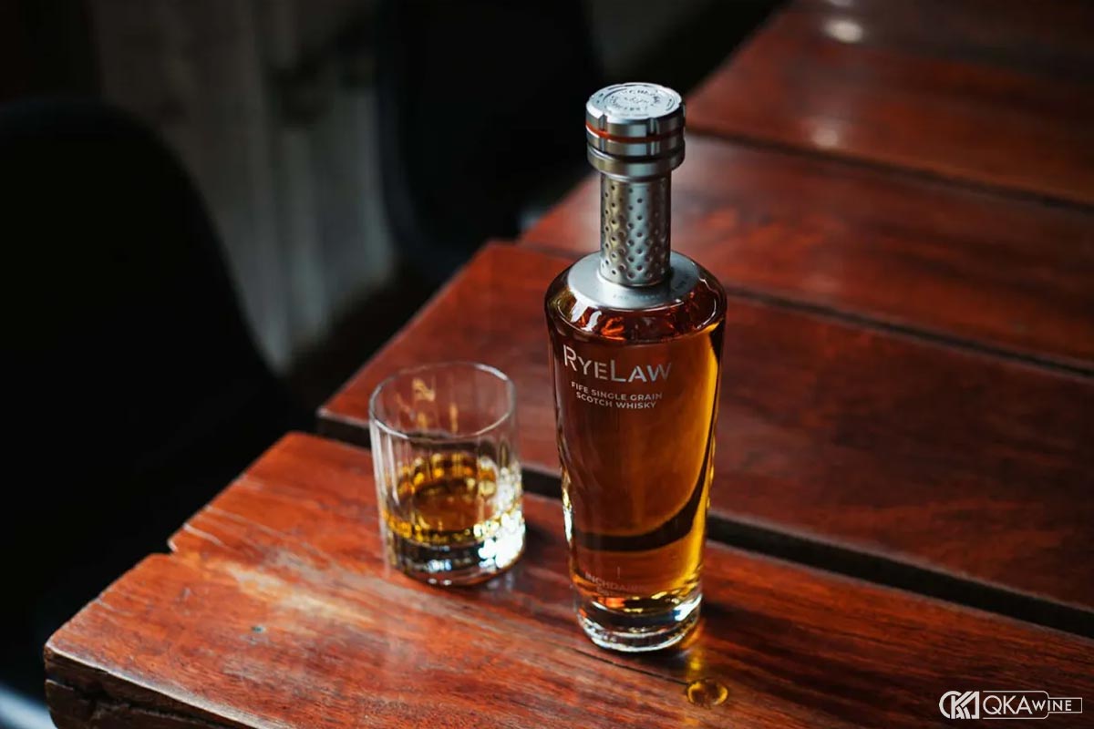 Phân biệt whisky Nhật và Scotch whisky dựa vào thương hiệu và phong cách thương hiệu