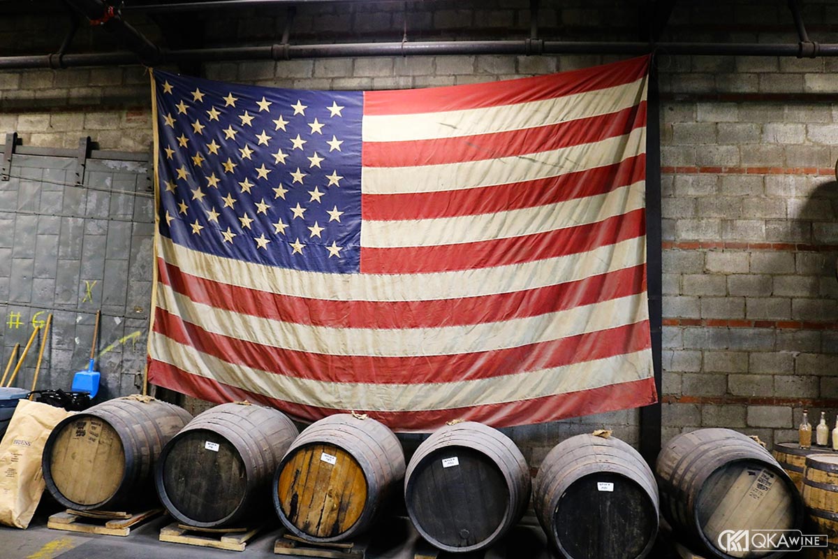 Quy trình ủ Bourbon whiskey trong thùng gỗ sồi trắng