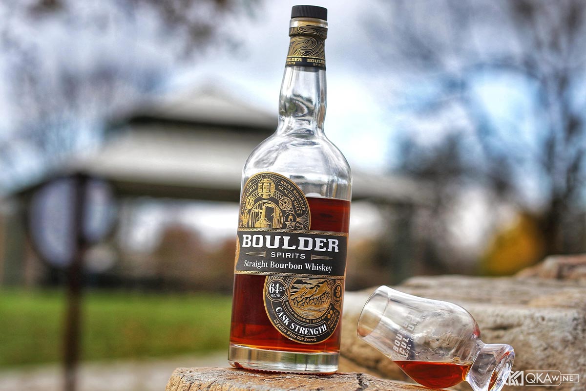 So sánh Bourbon cask strength và Bourbon single barrel