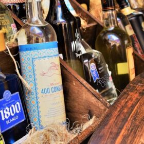 So sánh Tequila 100% Agave và Mixto