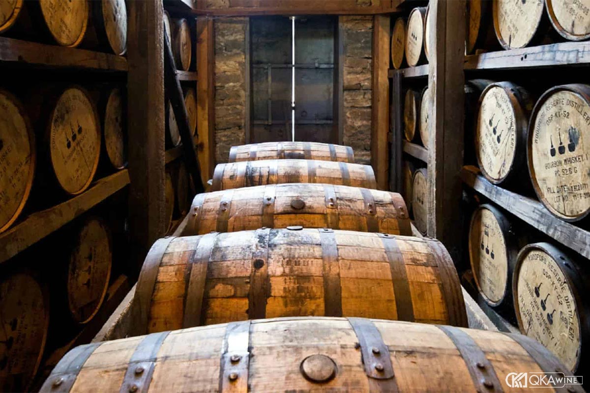 Thời gian ủ Bourbon ảnh hưởng gì đến hương vị whiskey?