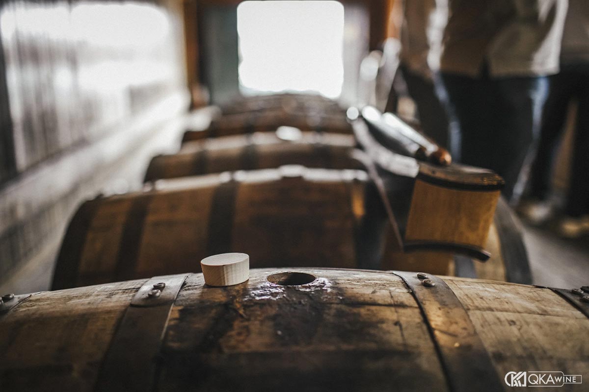 Ủ Bourbon trong thùng gỗ sồi mới