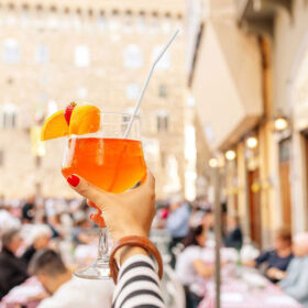 Cách pha Spritz chuẩn Ý với Aperol và Starlino