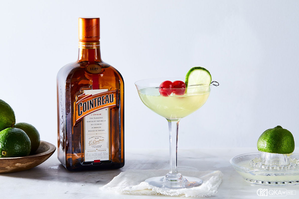 Nên bắt đầu với loại rượu Liqueur nào khi pha cocktail tại nhà?