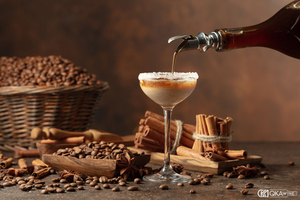 Nguồn gốc và lịch sử hình thành của rượu Liqueur