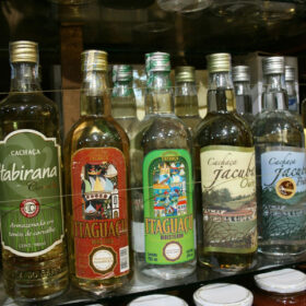 Nguồn gốc và lịch sử rượu Cachaca
