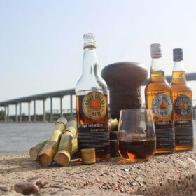 Rượu Cachaca khác gì so với Rum mía?