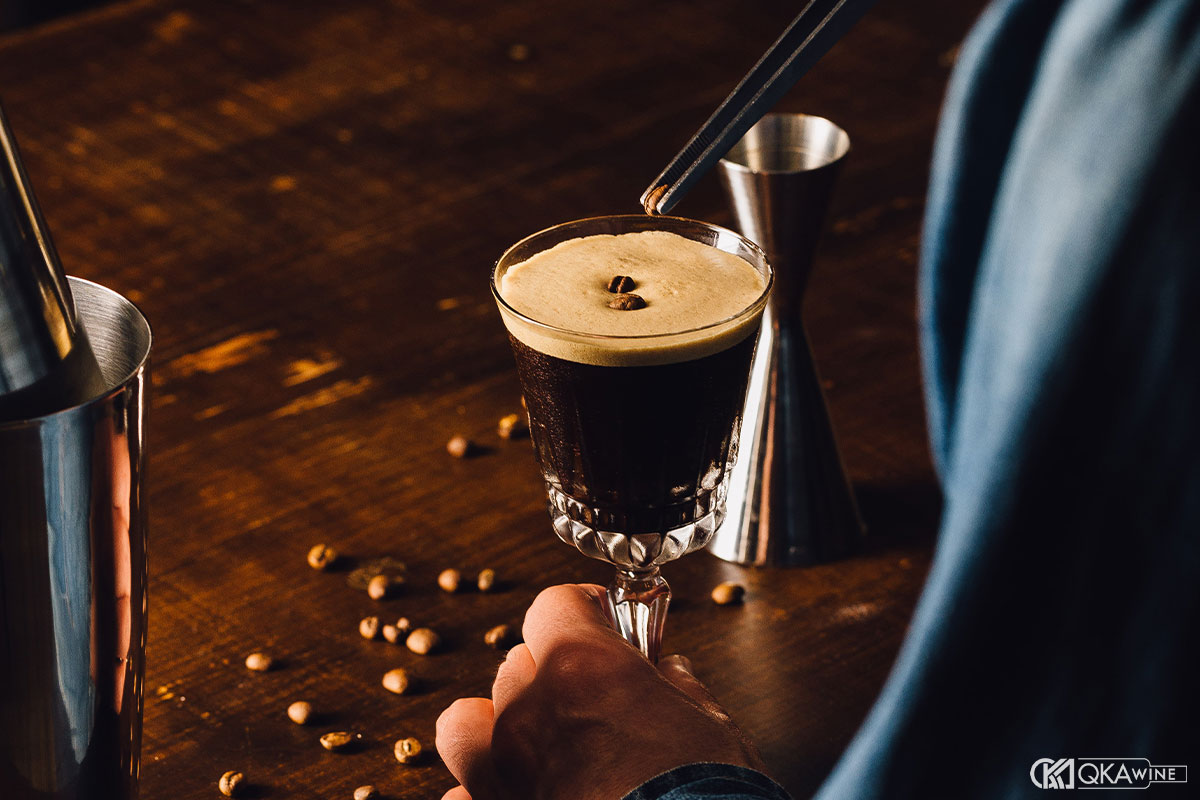 Rượu Liqueur được dùng như thế nào trong đời sống hiện đại?