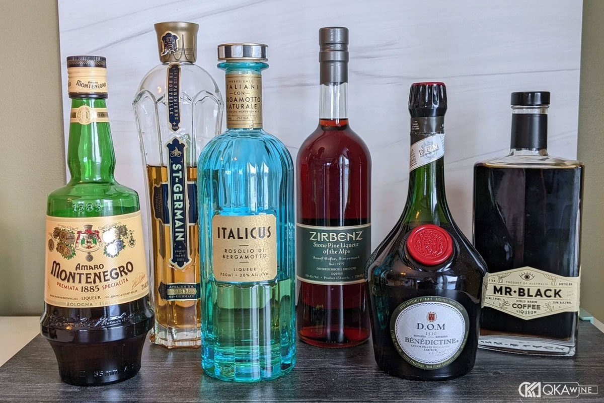 Rượu Liqueur khác gì so với Liquor, Spirit và rượu mạnh?