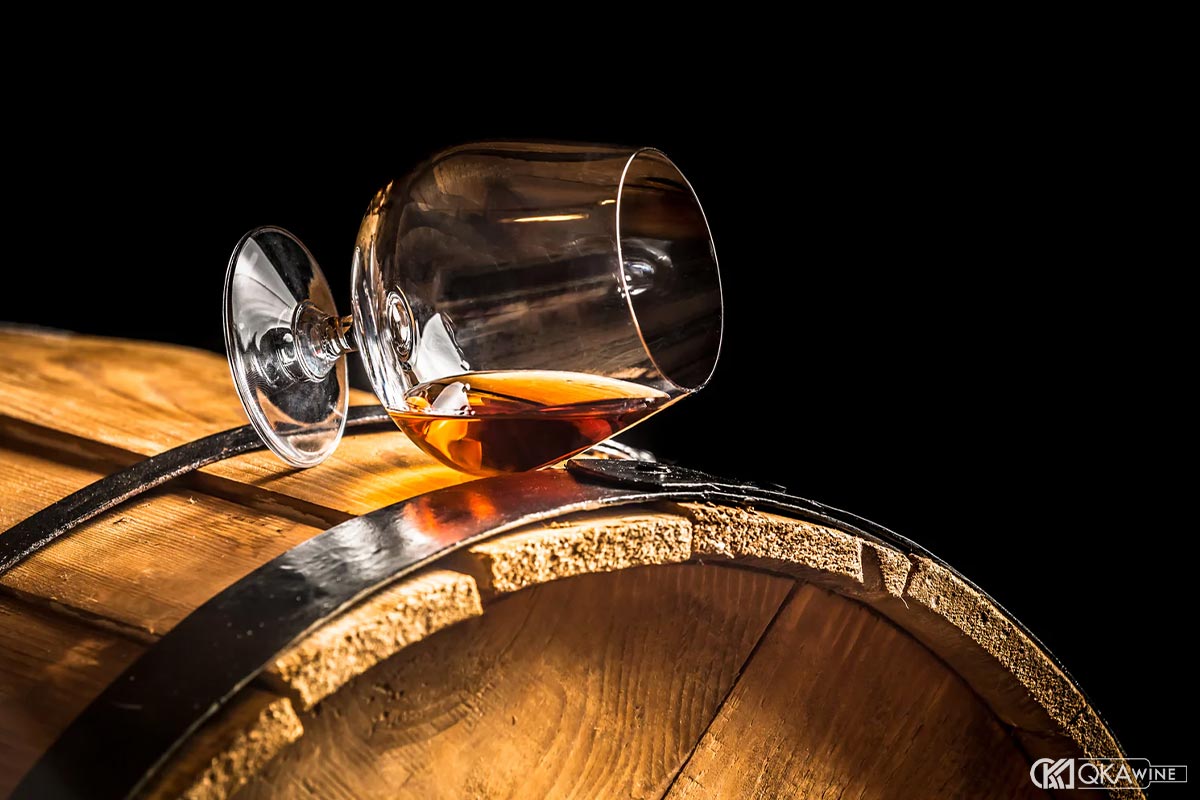 So sánh Eau-de-Vie và Brandy