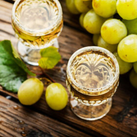 Grappa có pha cocktail không hay chỉ uống nguyên chất?