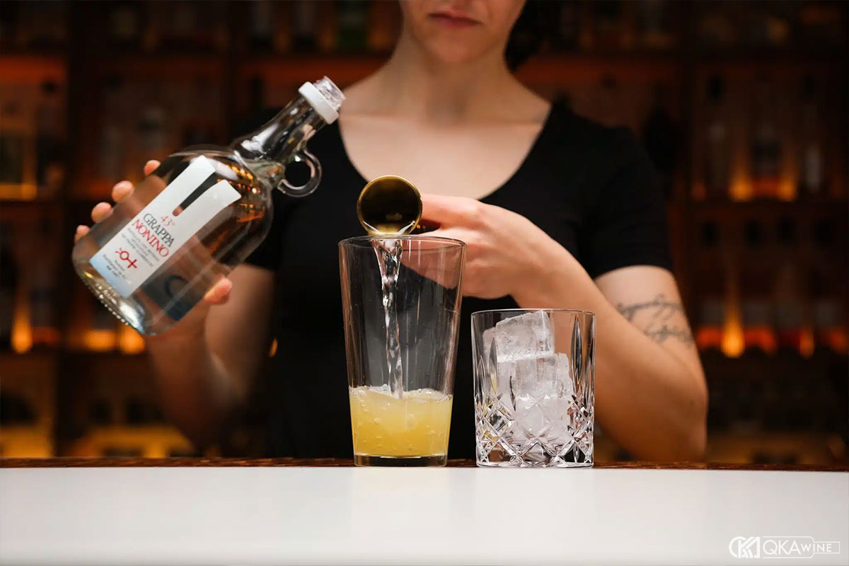 Uống Grappa nguyên chất và pha cocktail khác nhau thế nào?