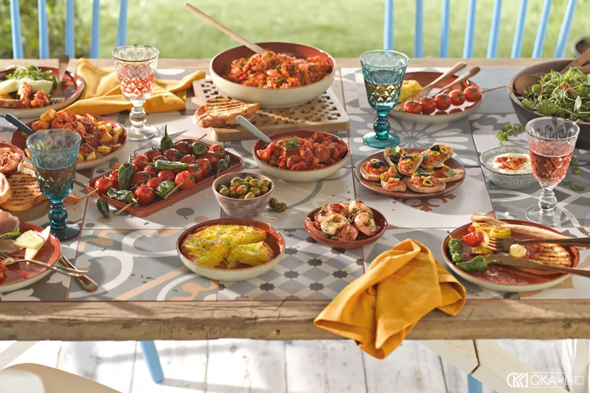 Pastis trong các món ăn nhẹ và tapas kiểu Địa Trung Hải