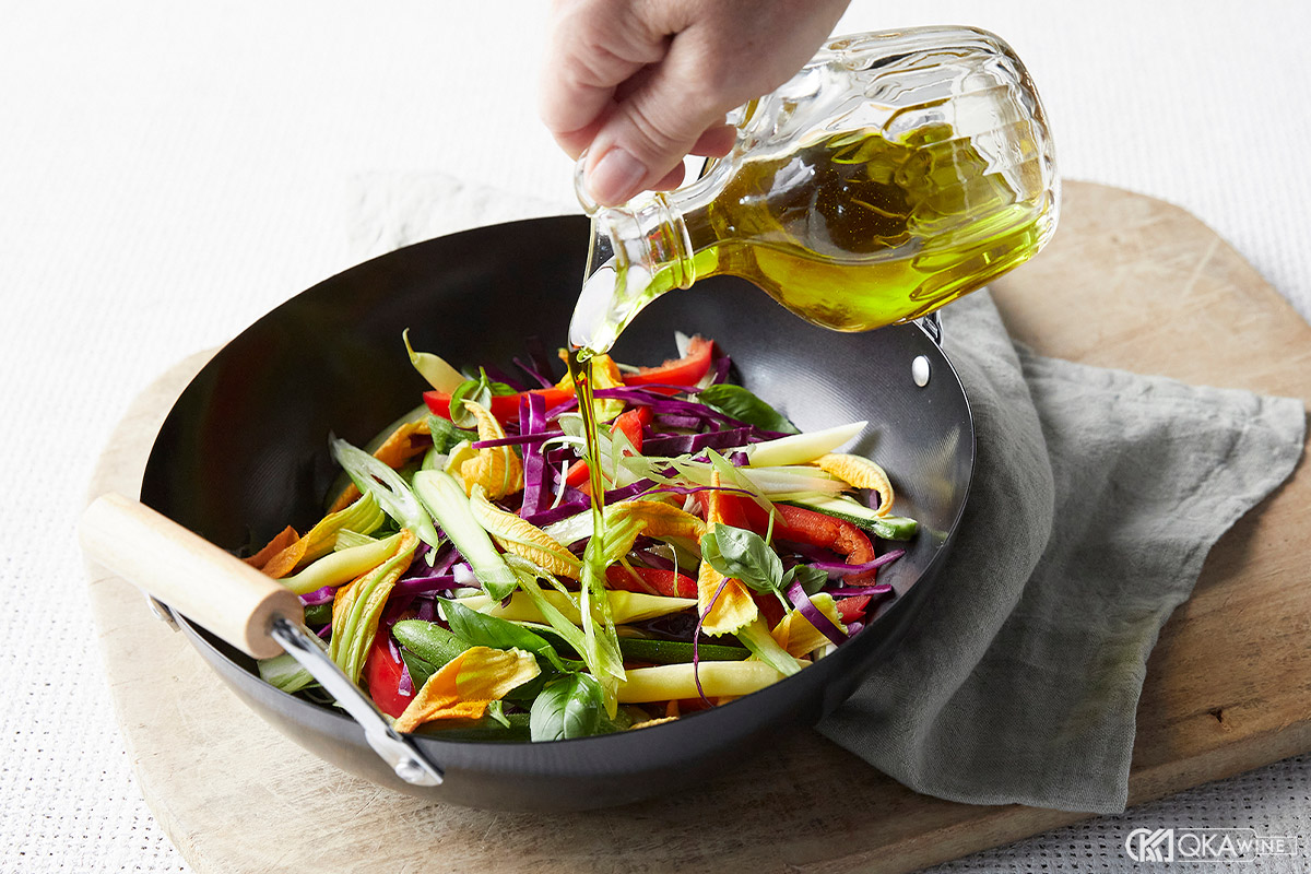 Pastis và các món ăn có olive, dầu olive và thảo mộc