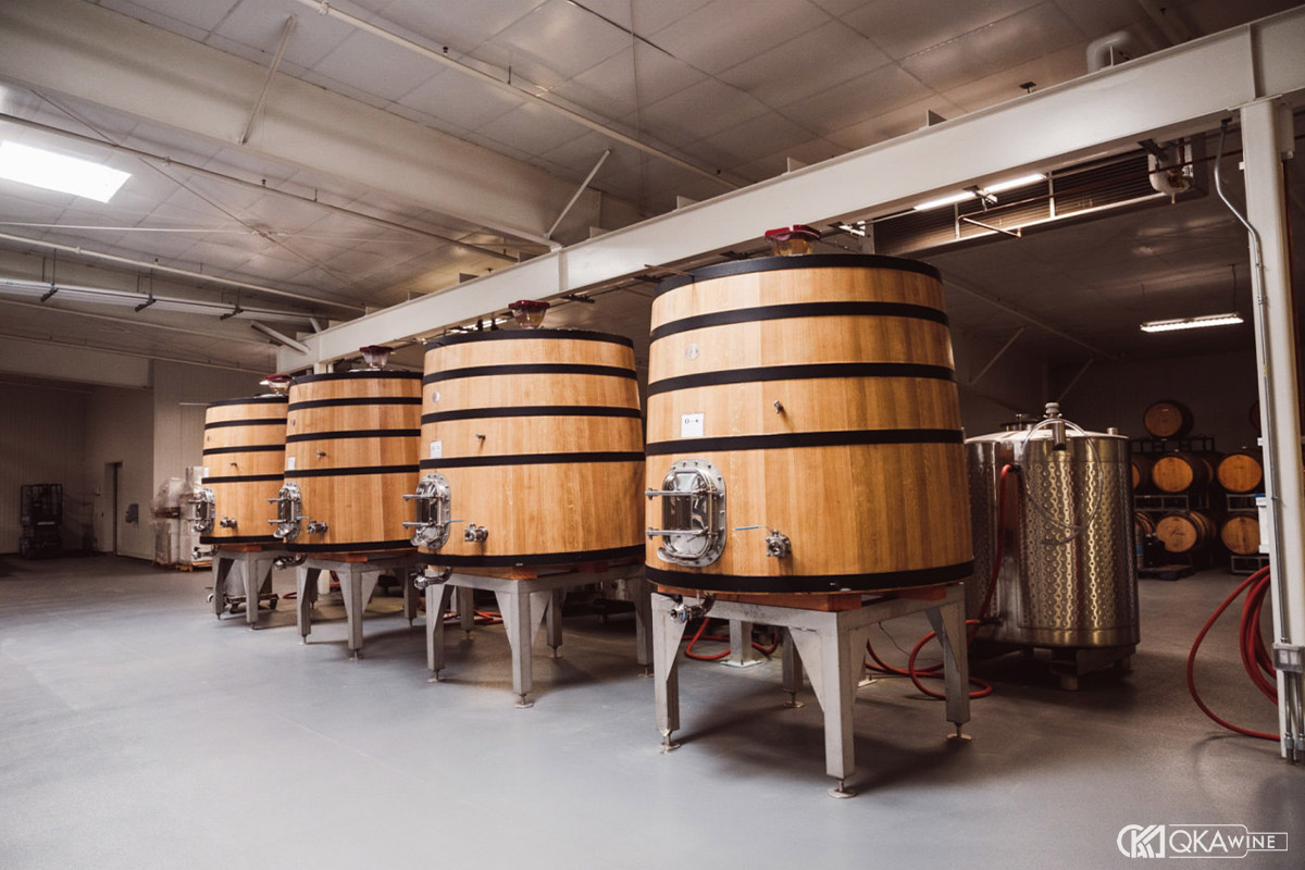 Vang California có nên ủ lâu không?