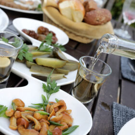 Vì sao Grappa thường được uống sau bữa ăn tại Ý?