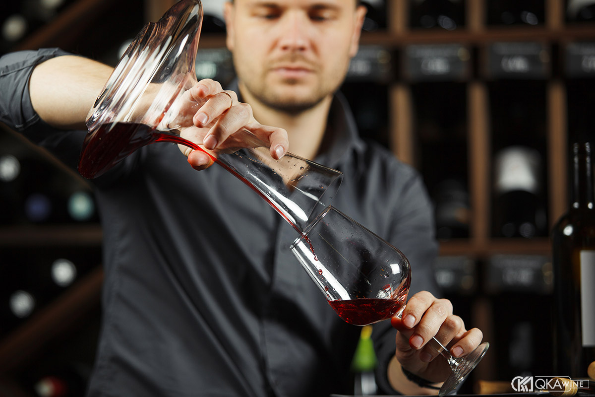 Decant vang đỏ là gì?