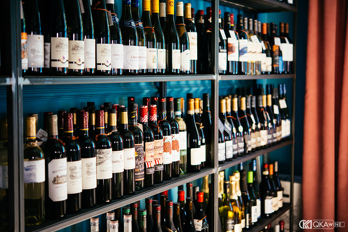 Nên chọn vang đỏ dễ uống theo quốc gia nào?