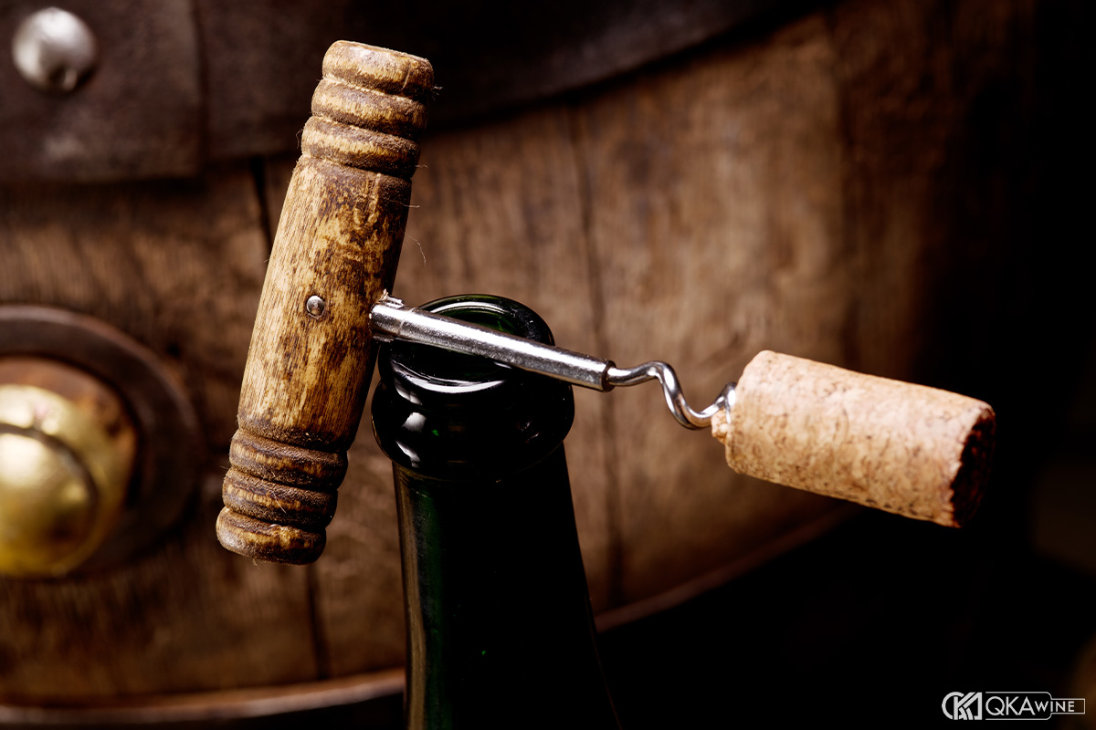 Những yếu tố quyết định thời gian sử dụng của vang đỏ sau mở nắp