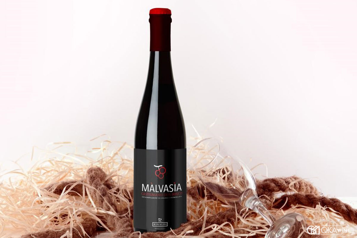 Phục vụ vang Malvasia