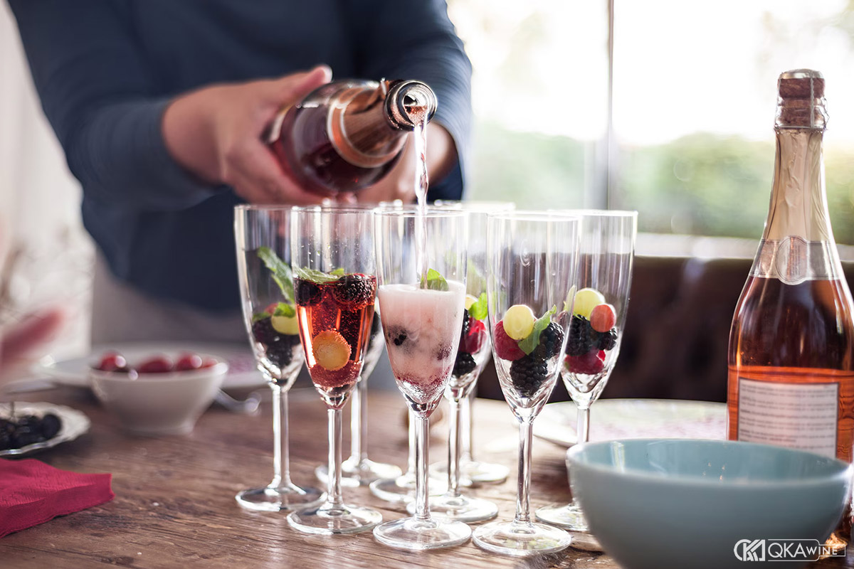 Phục vụ vang Parellada