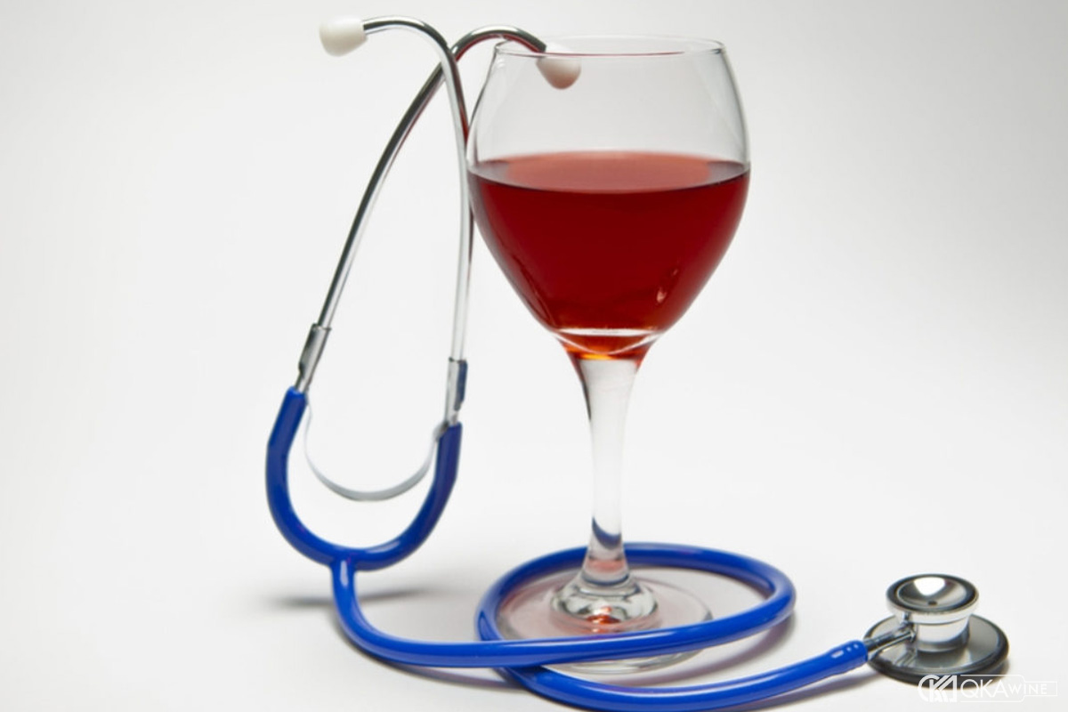 Rủi ro tim mạch khi uống rượu vang đỏ