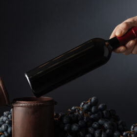 Rượu vang đỏ để được bao lâu sau khi mở nắp?