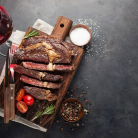 Rượu vang đỏ uống với thịt bò loại nào ngon?