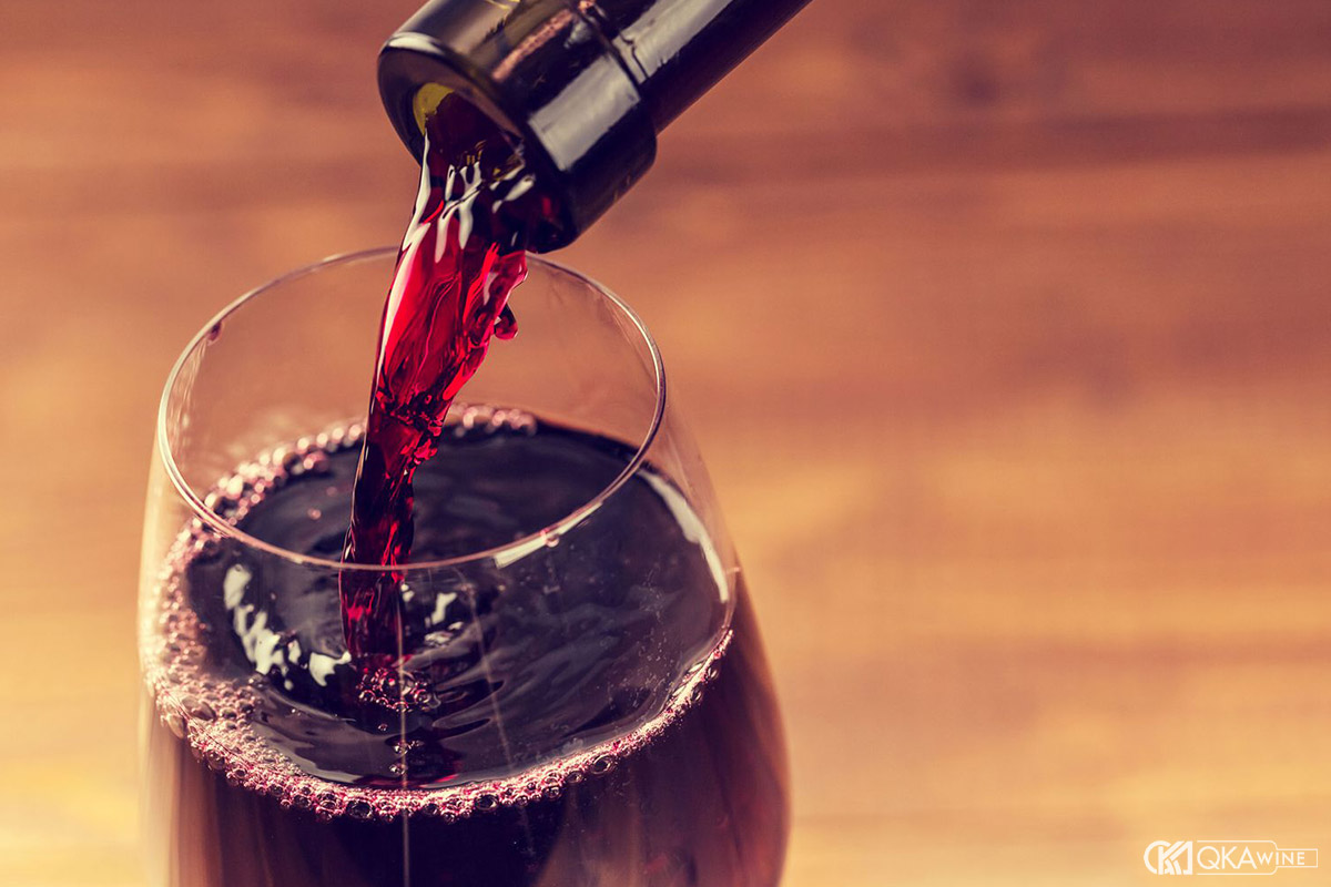 Vì sao cách uống ảnh hưởng đến Merlot?