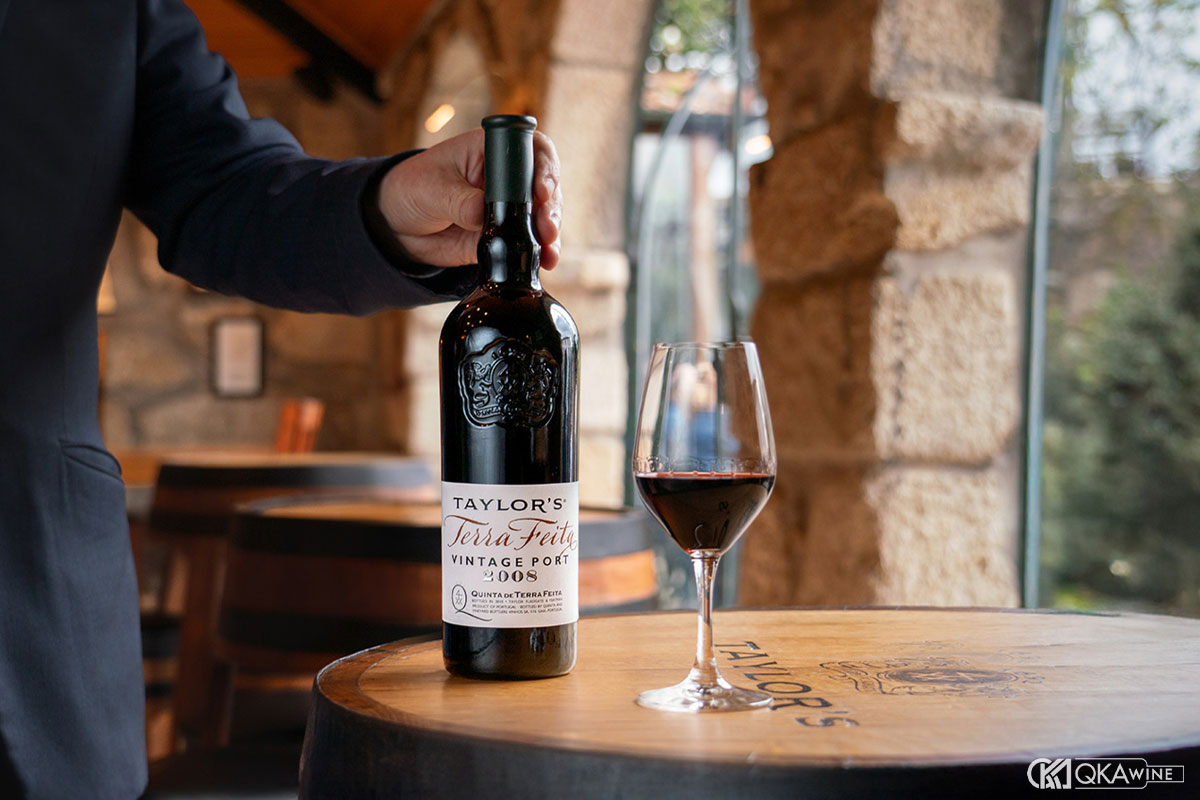 Vintage trong rượu vang đỏ là gì?