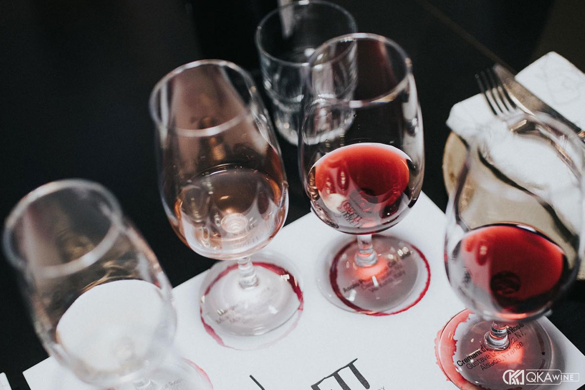 Brett ngửi như thế nào?