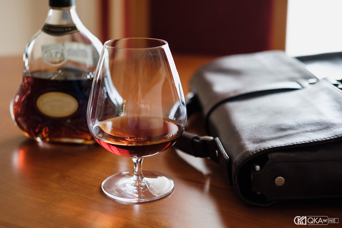 Cả Chivas và Cognac đều được ủ trong thùng gỗ sồi